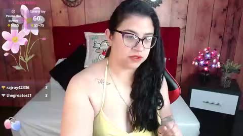 emilly_stones_ online show from December 5, 12:31 pm