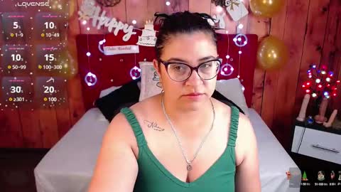 emilly_stones_ online show from December 30, 1:05 pm