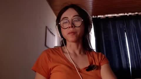 emily_pearl_ online show from December 14, 10:06 pm