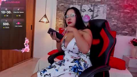 emily_sc online show from January 7, 1:20 pm