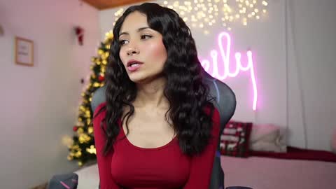 emily_smitt online show from December 31, 9:50 pm