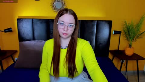 emma_adorablle online show from December 4, 8:38 am