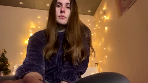 emma_just online show from December 9, 6:21 pm