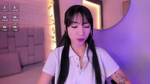 emma_woods__ online show from December 19, 12:13 pm