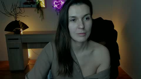 EricaPowers online show from December 6, 10:40 am