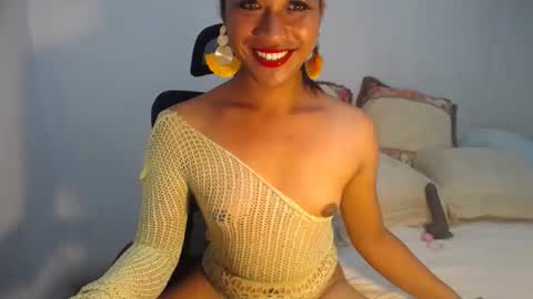 erika_madrigal online show from December 21, 12:37 pm