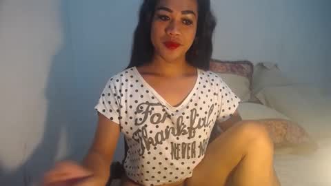 erika_madrigal online show from December 30, 10:50 pm