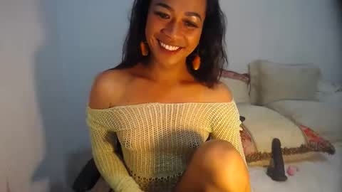 erika_madrigal online show from December 17, 1:00 am