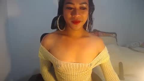 erika_madrigal online show from December 26, 11:43 pm