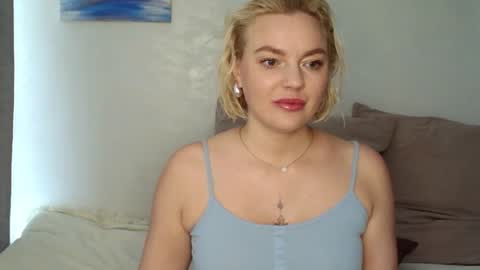 eva_mmmm online show from November 11, 5:11 am