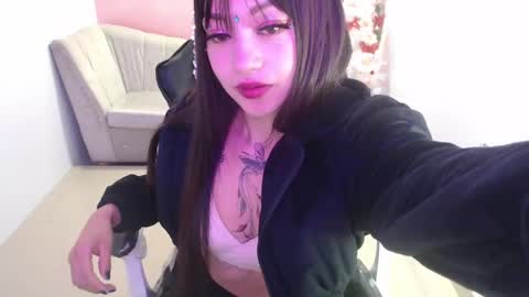 evangeline_ch_ online show from December 18, 4:46 pm