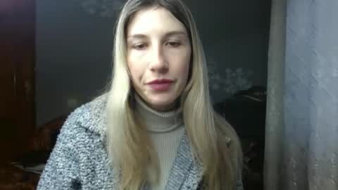 evelyn_21_m online show from November 11, 1:17 pm