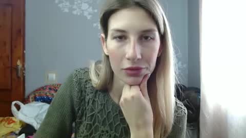 evelyn_21_m online show from November 18, 11:47 am