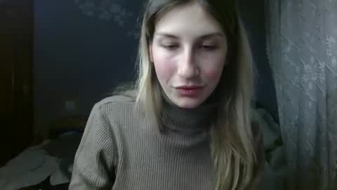 evelyn_21_m online show from January 16, 9:56 pm