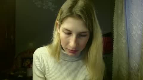 evelyn_21_m online show from December 11, 2:06 pm