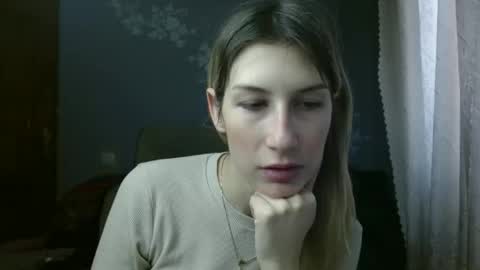 evelyn_21_m online show from December 30, 1:38 pm