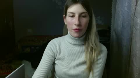 evelyn_21_m online show from January 10, 1:21 pm