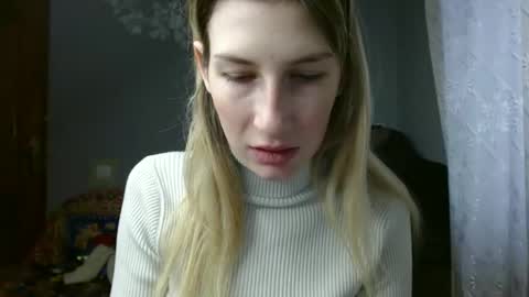 evelyn_21_m online show from December 9, 11:50 am