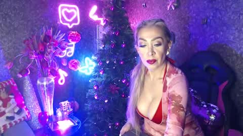 EvelynaGrey online show from December 19, 4:06 am