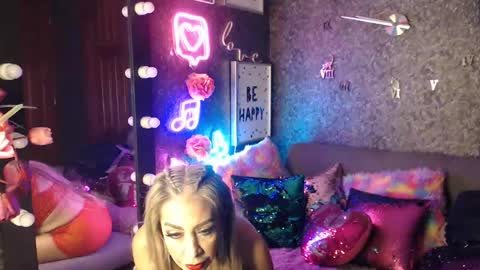 EvelynaGrey online show from December 18, 2:48 am