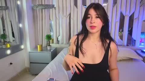 EvelynRosess online show from November 14, 8:05 pm