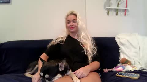 Badblondebunny online show from November 14, 10:24 pm