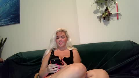 Badblondebunny online show from November 23, 12:28 am