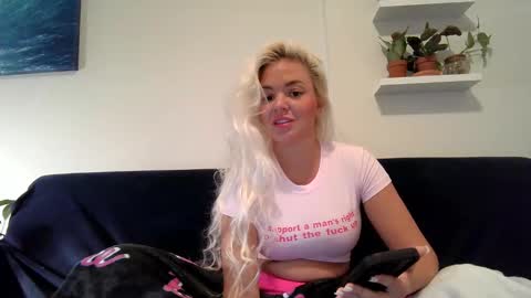 Badblondebunny online show from January 4, 1:40 am