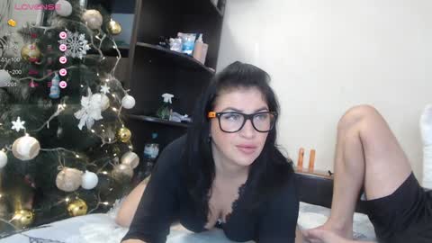 Alex33 Julia30 online show from December 17, 7:27 pm