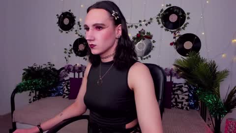 Hi Im Fill. I am online on Tue Wed Thu Sun 12 - 2 am  online show from December 31, 9:53 am