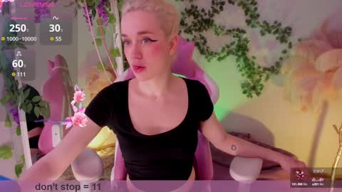 Fiona   my pvt is open and lovense is active online show from November 15, 2:26 pm