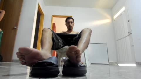 foot_master777 online show from December 10, 3:36 pm