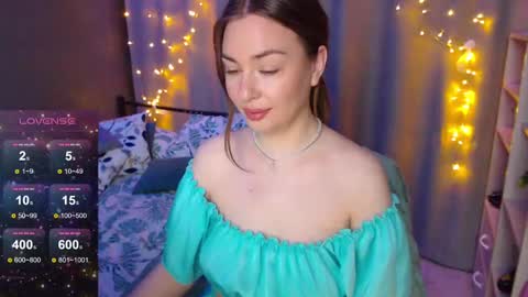 Julia online show from December 23, 1:43 am