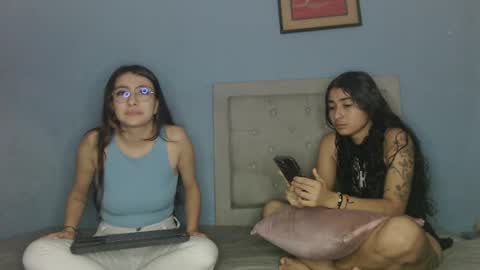 Caroline and Gaby online show from December 28, 3:20 am