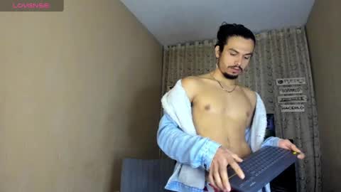 gilbert_09 online show from November 11, 1:39 pm