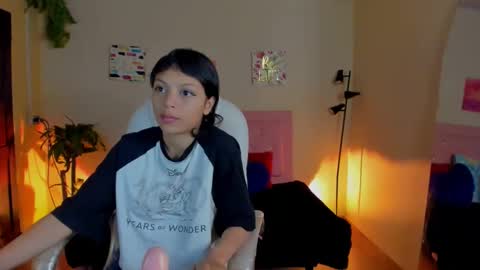 gimena_gonzales online show from December 10, 1:37 pm