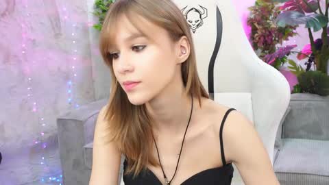 glamourgoddess_ online show from January 2, 1:33 pm