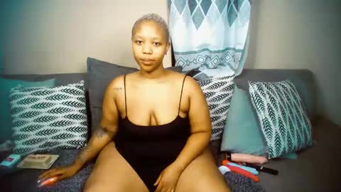 goldenpussy_xoxo online show from December 17, 11:13 pm