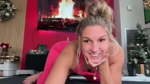 Gracie Mae online show from December 6, 6:49 pm