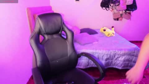 Hello Im Julieta Im 25 years old welcome to my room have fun and be happy. online show from January 3, 5:34 am