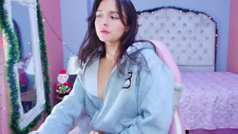 haleyreyes online show from December 30, 5:04 pm