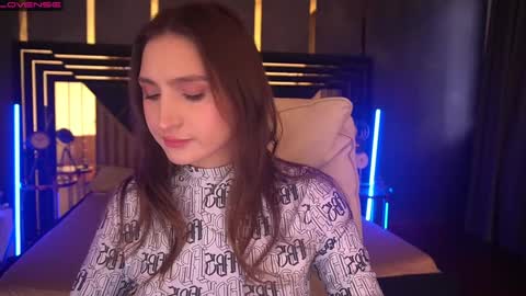 hanna__klein online show from December 1, 6:29 am