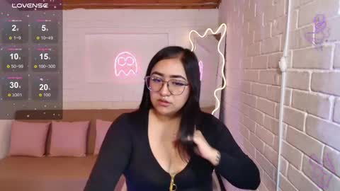 heylem_tay online show from December 28, 11:38 am