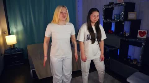 Emma and Margo online show from February 12, 7:39 am