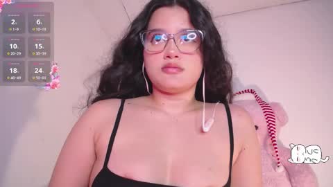 holly_16 online show from December 4, 11:58 pm