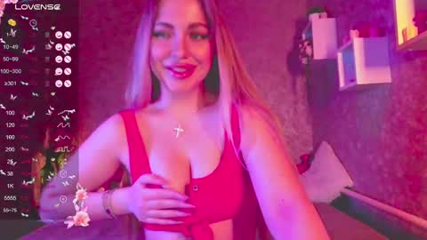 holly_molly8 online show from January 5, 9:12 pm