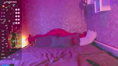 holly_molly8 online show from January 5, 5:29 am