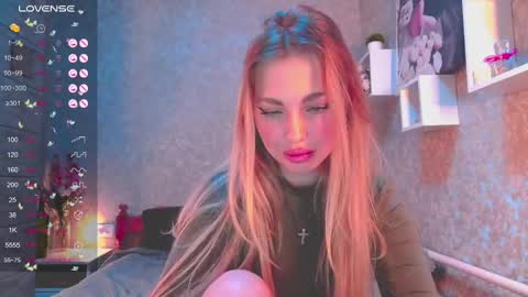 holly_molly8 online show from December 13, 4:22 pm