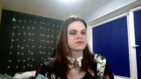 Honelints boyblonde hair AsterMIntfemboybrown hair online show from January 6, 5:01 pm