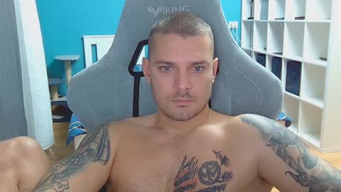 Horny Solobro 99 online show from November 19, 2:55 pm